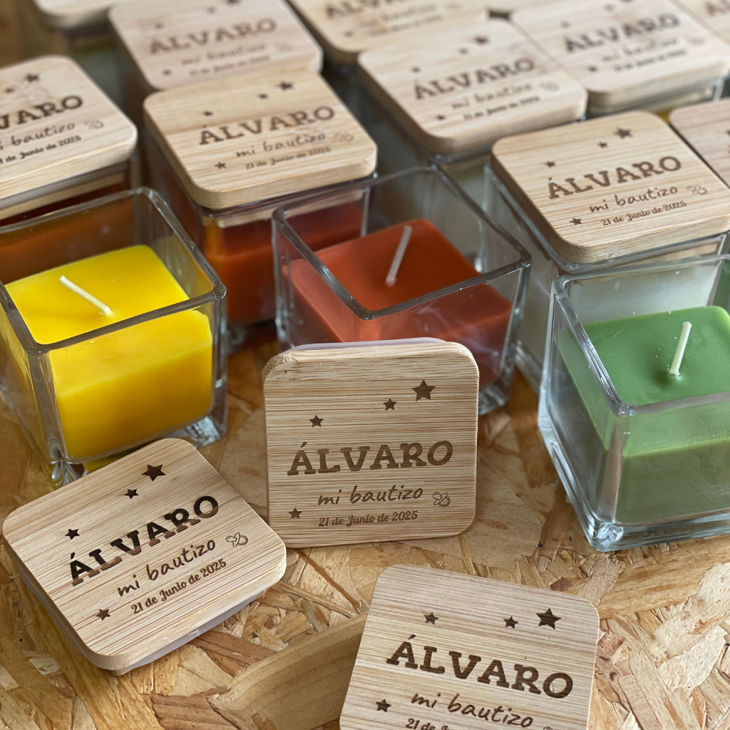 Vela Personalizada con Tapa de Bambú Grabada – Recuerdo para Bautizo, comunión, boda o fechas especiales