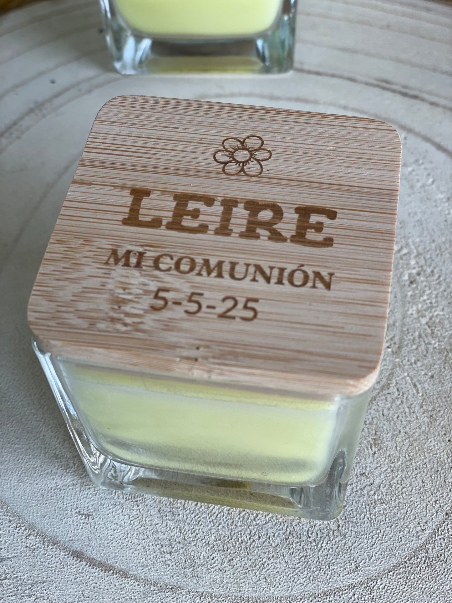 Vela Aromática con Tapa de Bambú Personalizada · Detalle para Invitados