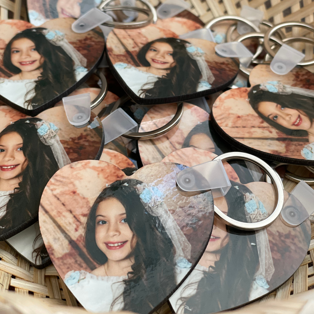 Llavero de Madera Personalizado en Forma de Corazón – Grabado por Ambas Caras con Fotografía y Texto
