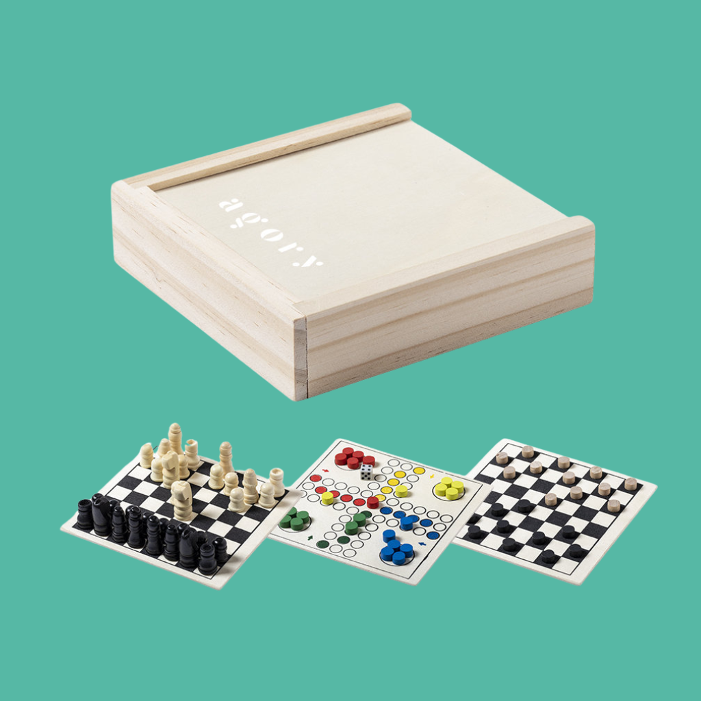 Set de Juegos Clásicos de Madera – Ajedrez, Parchís y Damas (3 en 1)