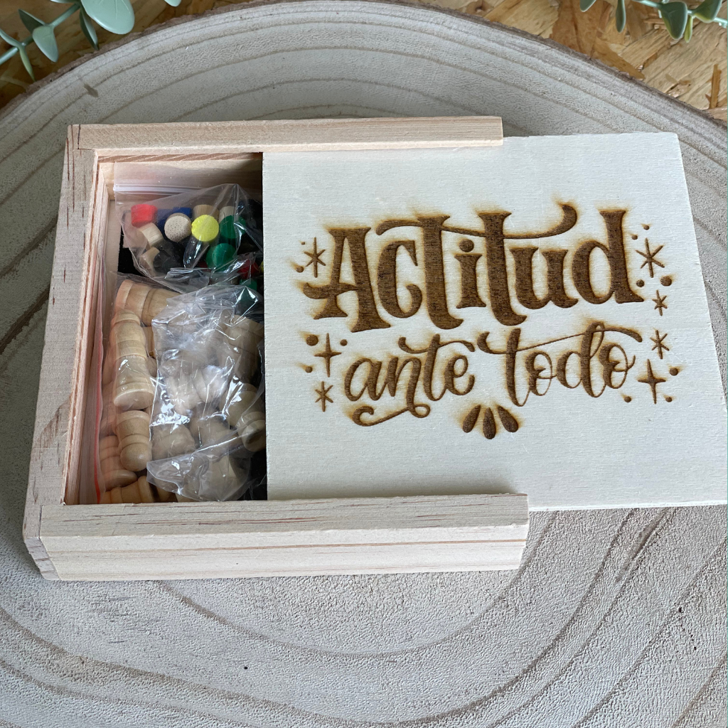 Set de Juegos Clásicos de Madera – Ajedrez, Parchís y Damas (3 en 1)