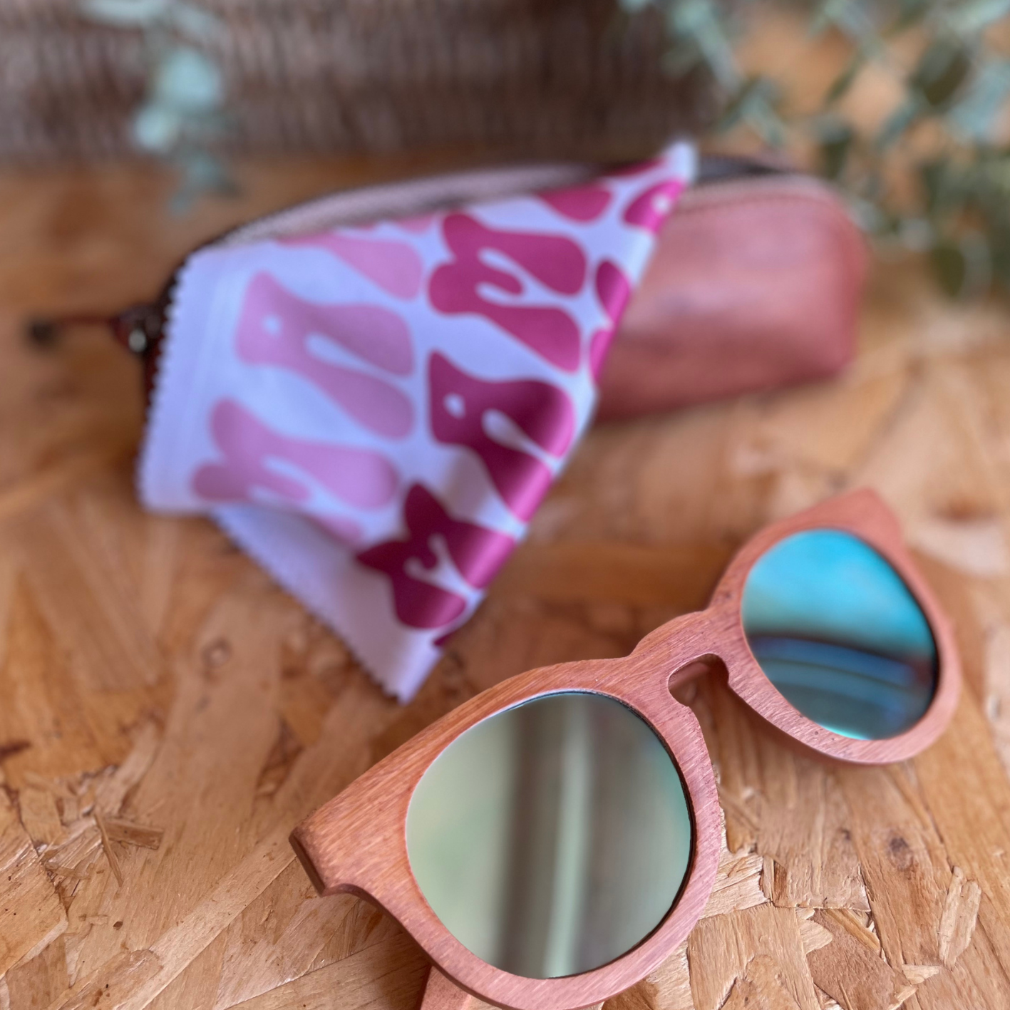 Pack Gafas nature + funda + gamuza personalizada