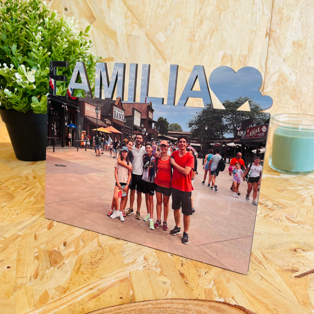 Tablilla portafotos de Madera Personalizada 15x20 – Fotografía y Texto “Familia”