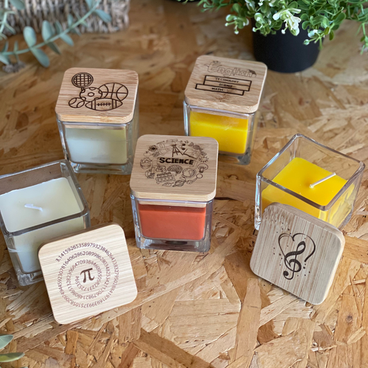 Vela Personalizada con Tapa de Bambú Grabada – Recuerdo para Bautizo, comunión, boda o fechas especiales